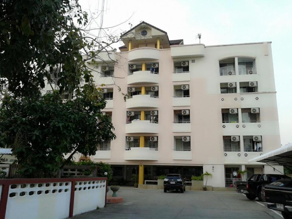 M In Korat Service Apartment Nakhonratchasima Eksteriør billede