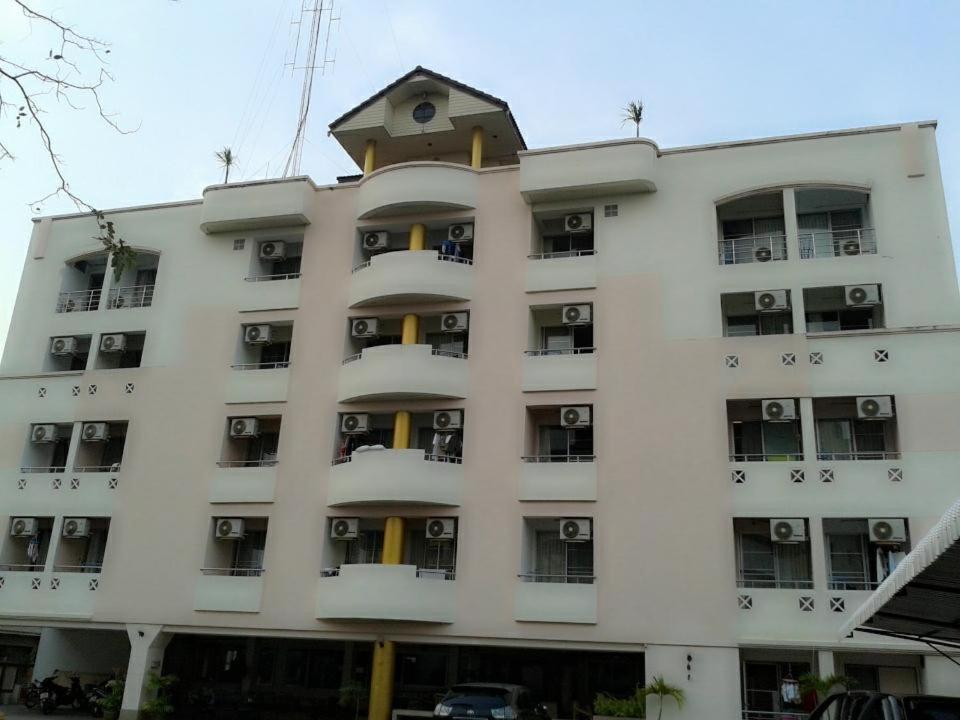 M In Korat Service Apartment Nakhonratchasima Eksteriør billede