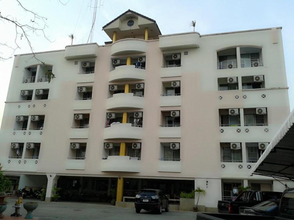 M In Korat Service Apartment Nakhonratchasima Eksteriør billede
