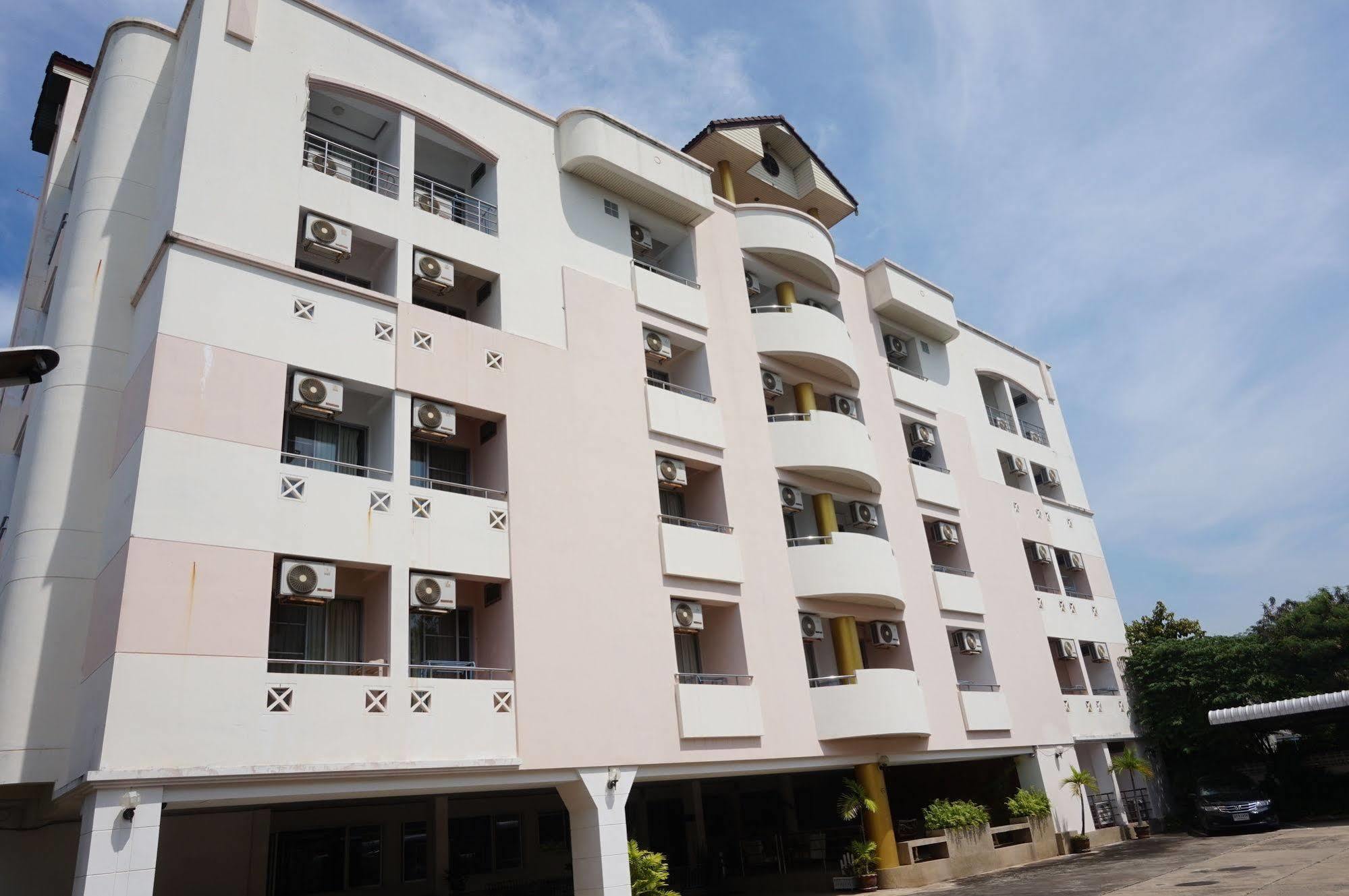 M In Korat Service Apartment Nakhonratchasima Eksteriør billede